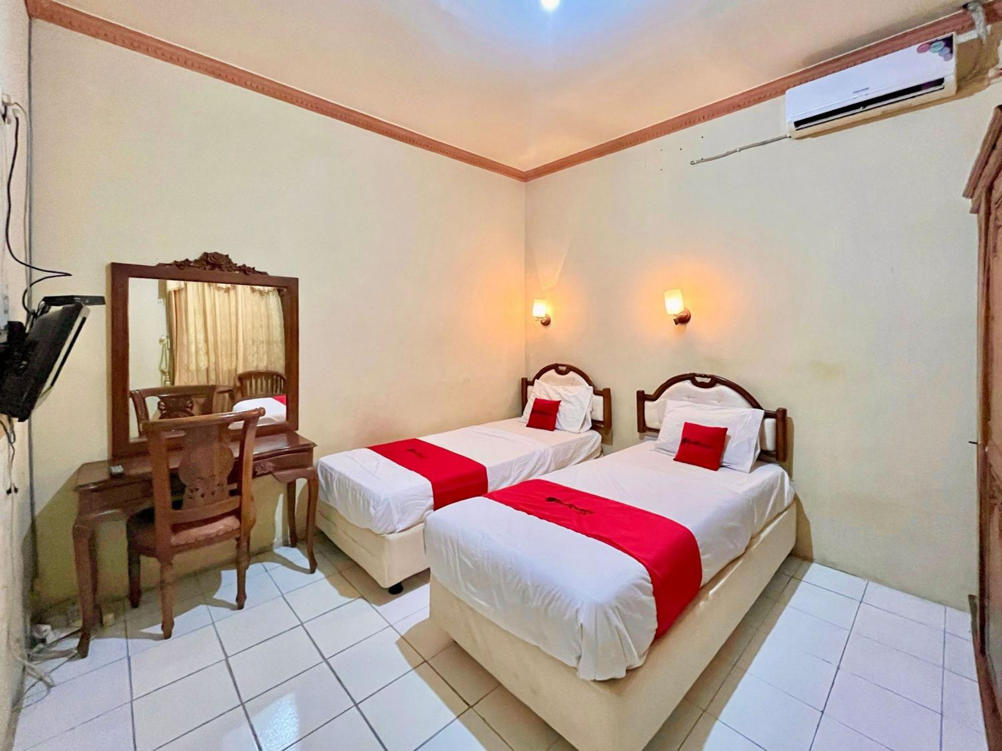 Reddoorz At Hotel Madani Syariah Lempuyangan 요그야카르타 외부 사진