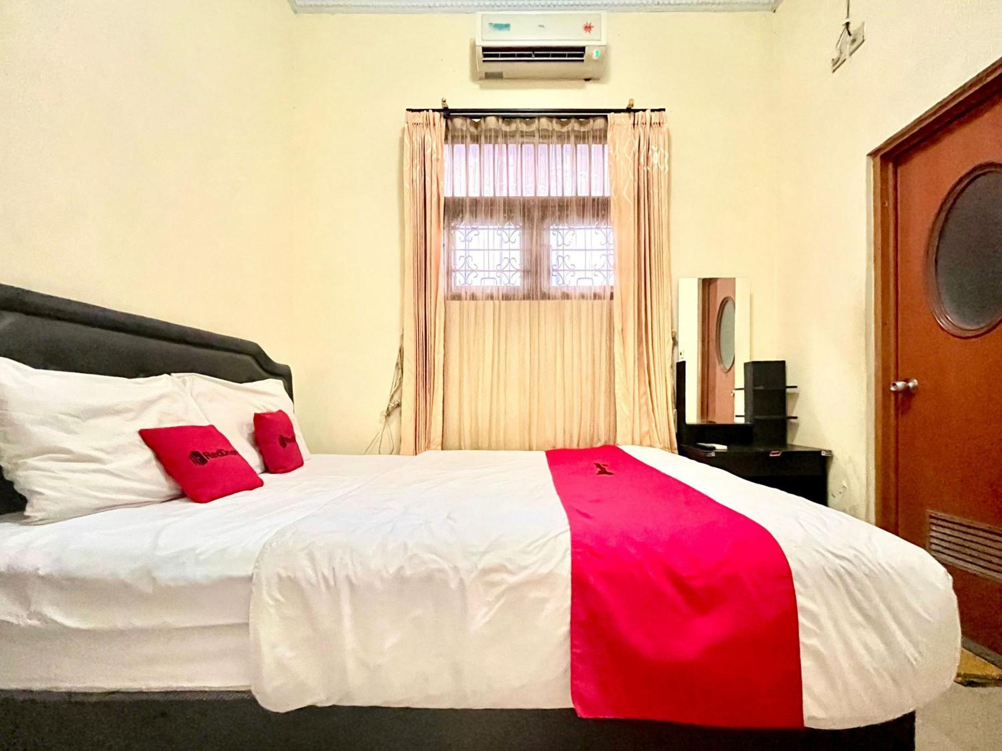 Reddoorz At Hotel Madani Syariah Lempuyangan 요그야카르타 외부 사진
